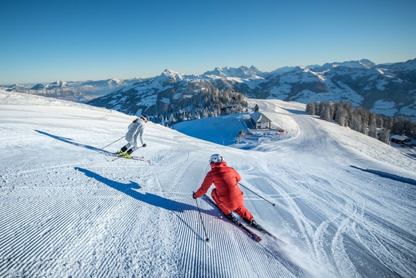 Kitzbuhel are partii de schi si snowboard pentru familisti, fiind totodata un loc frumos din Austria!
